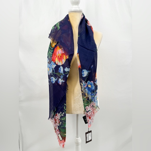 GUCCI Wool Josephine Floral Shawl Blue Multicolor New with Tags and Dust Bag - Picture 4 of 11